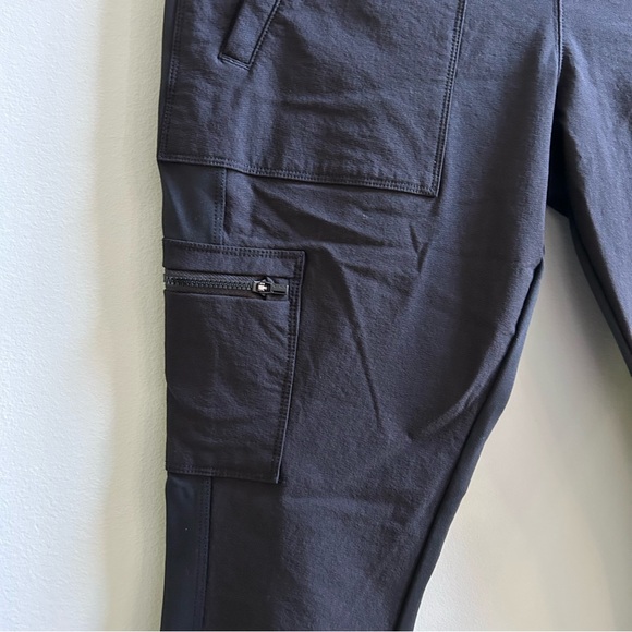 NWOT Athleta Headlands Hybrid Cargo Tights, Black Size 8 - Picture 7 of 12
